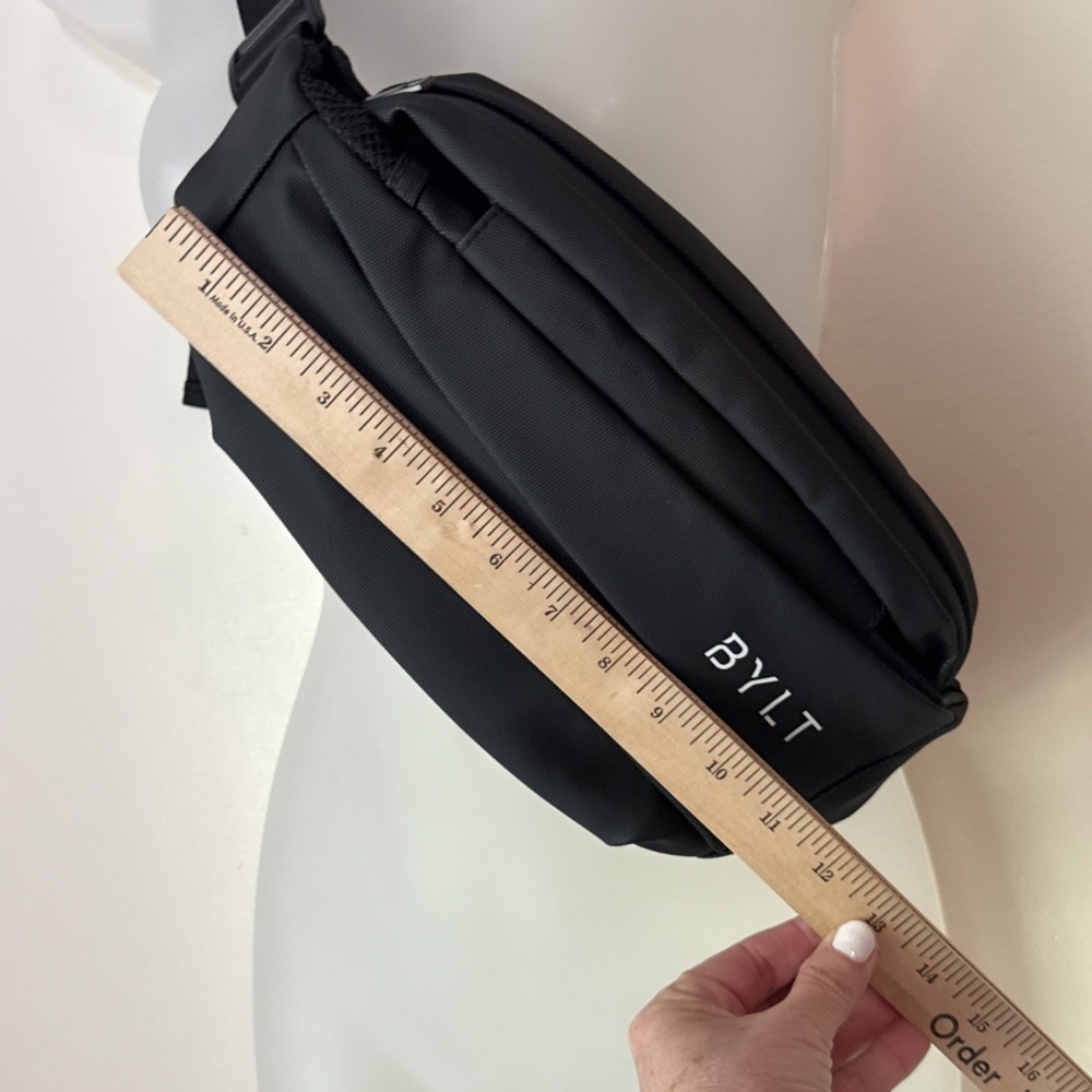 BYLT Water Resistant Crossbody Sling Bag Black 2L Travel Commuter Hiking NWOT - Picture 5 of 10